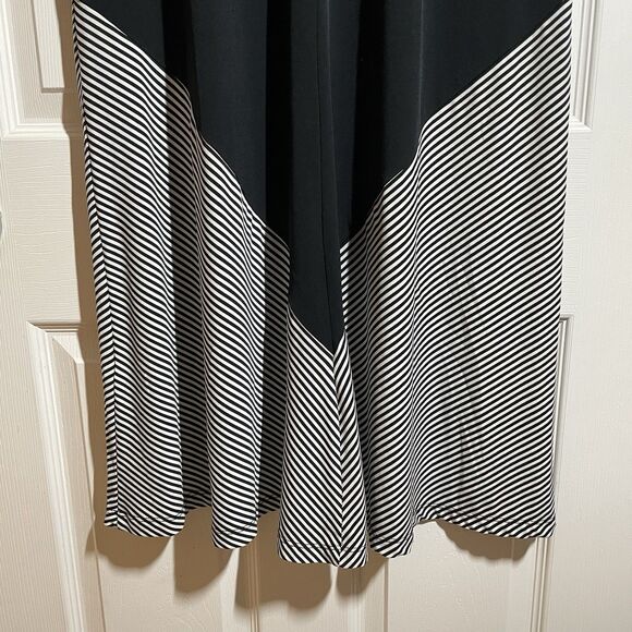 Chicos Blocked Striped Maxi Dress Black and White Pull Over V Neck Size 1 Medium - Picture 8 of 15